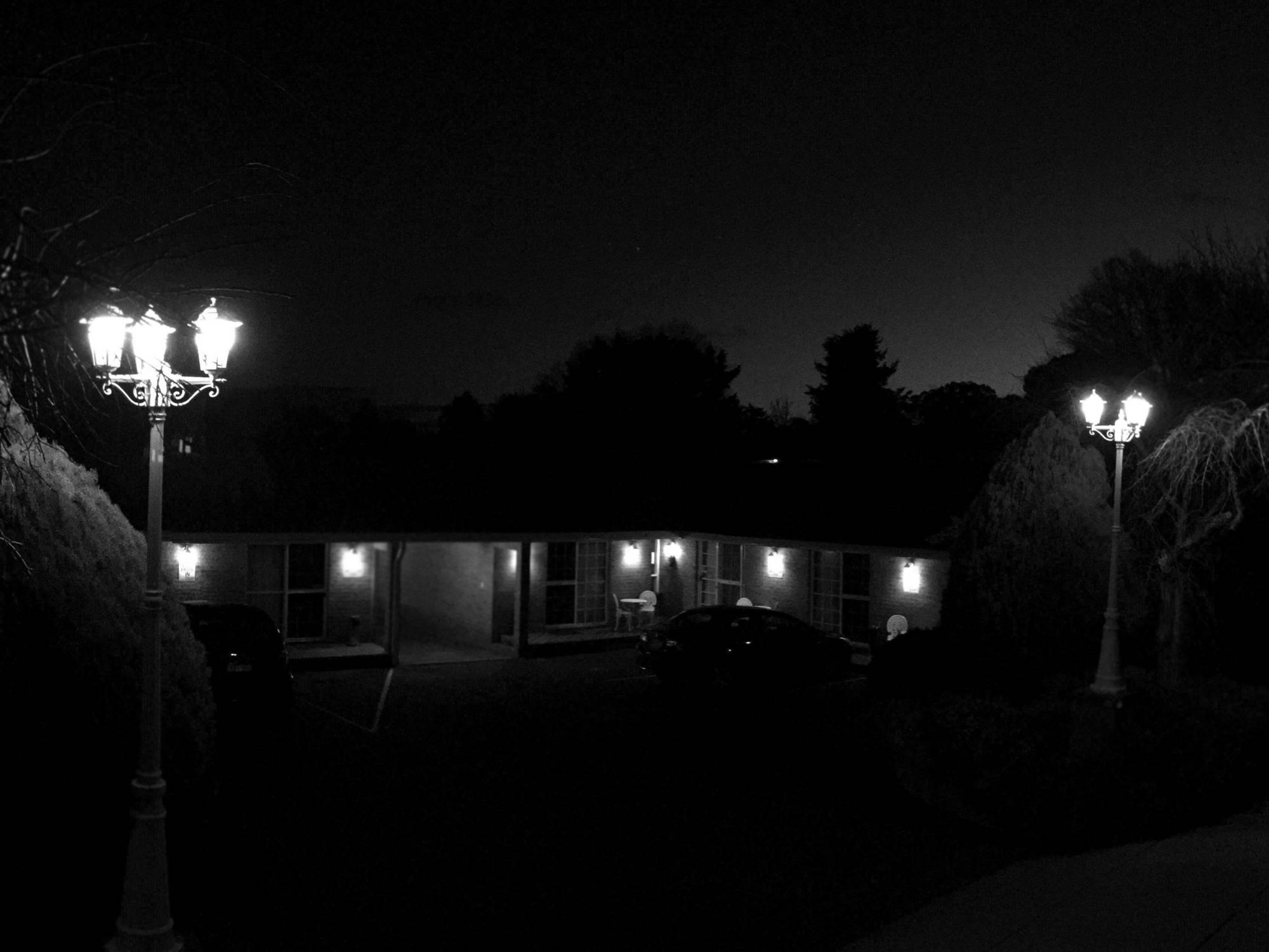 White Lanterns Motel Армидейл Экстерьер фото